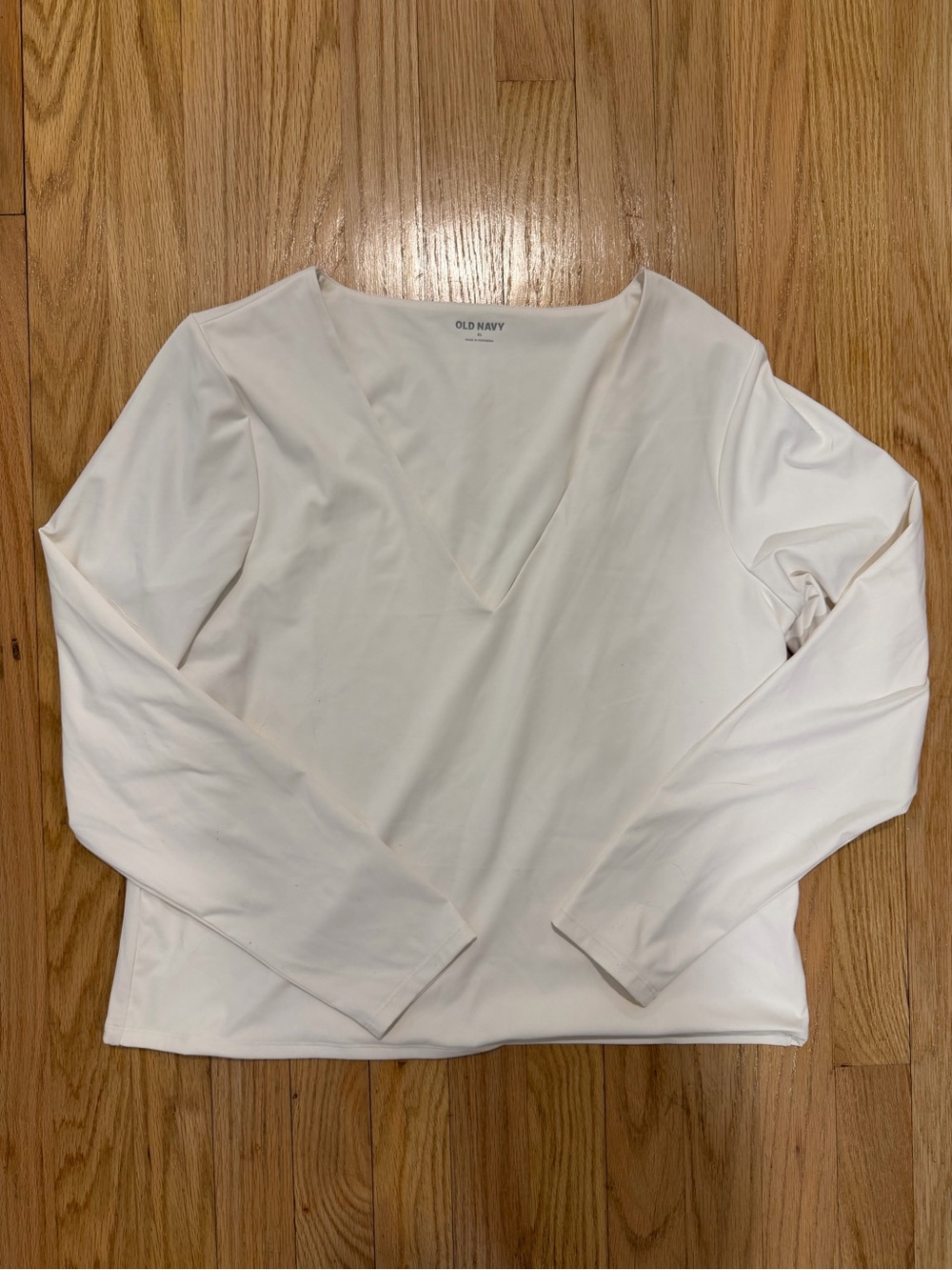 Old Navy White V-Neck Long Sleeve Top - Lightweight Tee